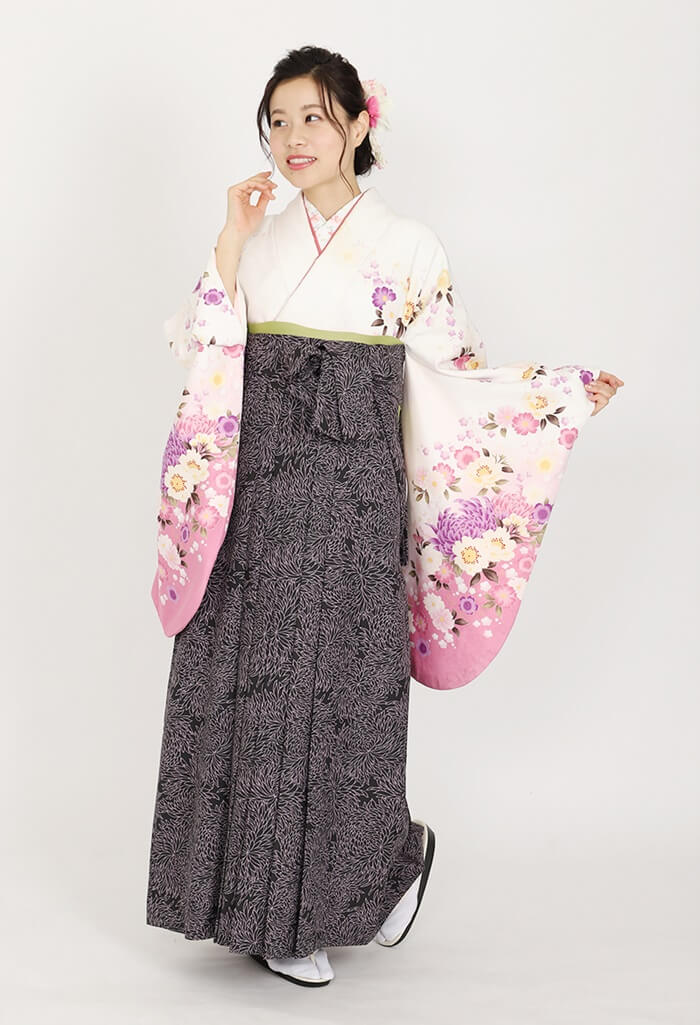 【着物】白にローズ袖ムラサキ桜+【袴】総柄黒